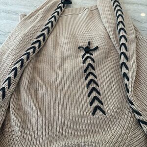 Wispr Size small Stylish tan Sweater with Black Accents